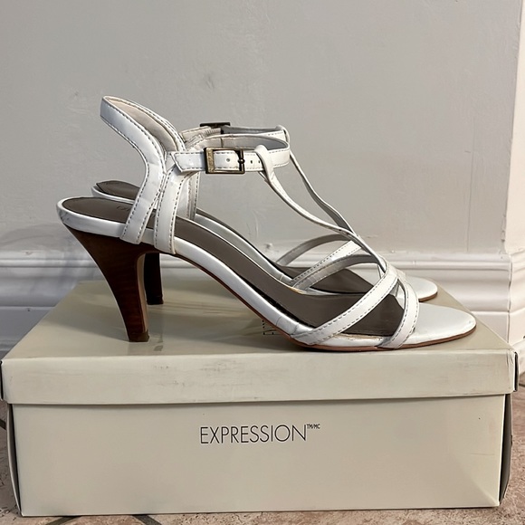 Expression White satrapy Heels Sz 9 - Picture 4 of 4